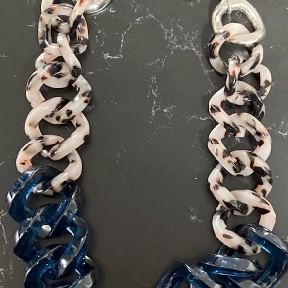 Henry Bendel Tortoiseshell Link Statement Necklace - Picture 3 of 3